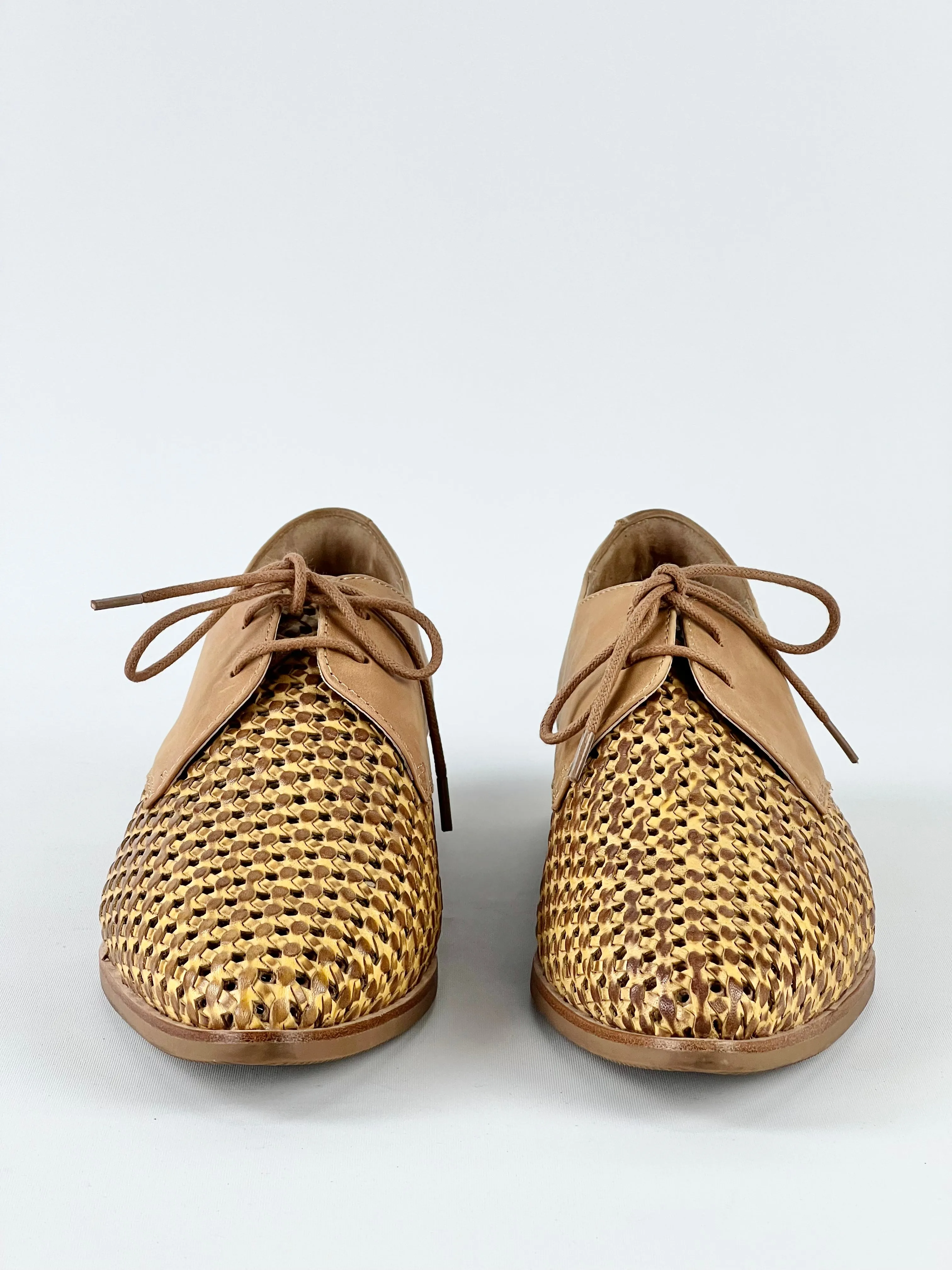 Bared 'Cockatoo' Tan Leather Flat Lace-Ups - EU40