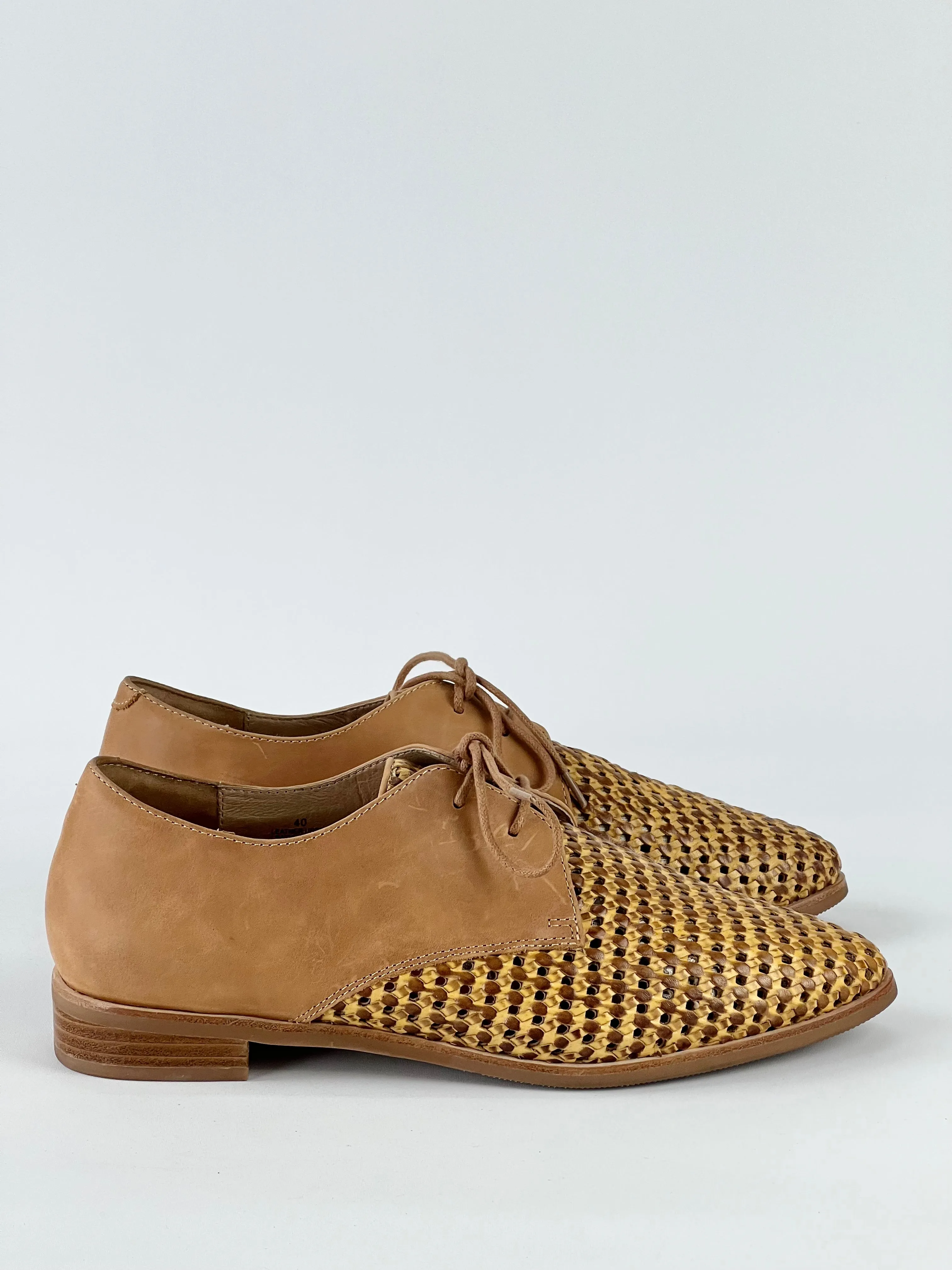 Bared 'Cockatoo' Tan Leather Flat Lace-Ups - EU40