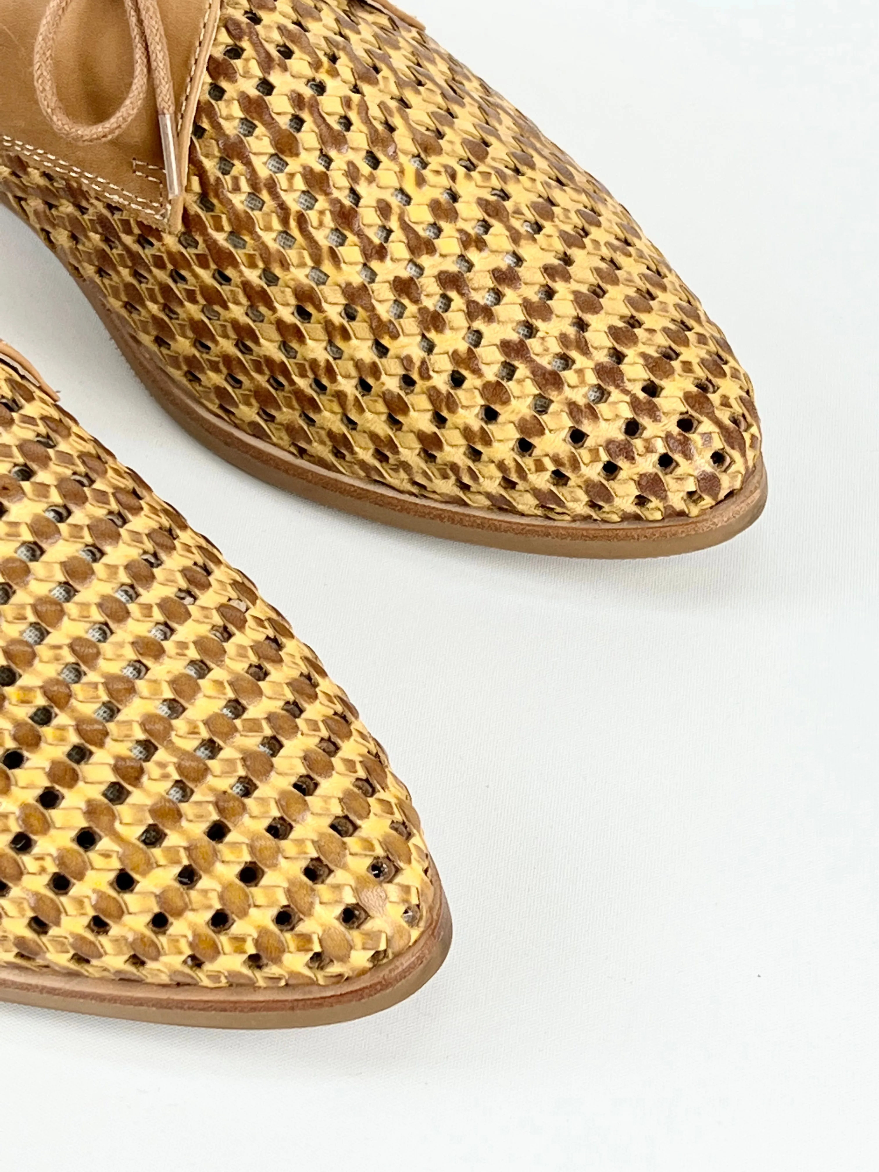 Bared 'Cockatoo' Tan Leather Flat Lace-Ups - EU40
