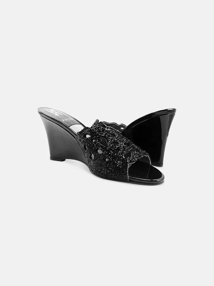 Gina Wedge-TB0329