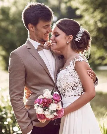 Lovely Off White Lace Appliques Cap Sleeves Long Chiffon Beach Wedding Dresses PFW0121