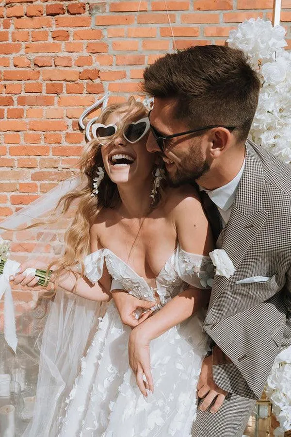Off The Shoulder 3D Flower Beach Wedding Dresses Boho Wedding Dress TN332