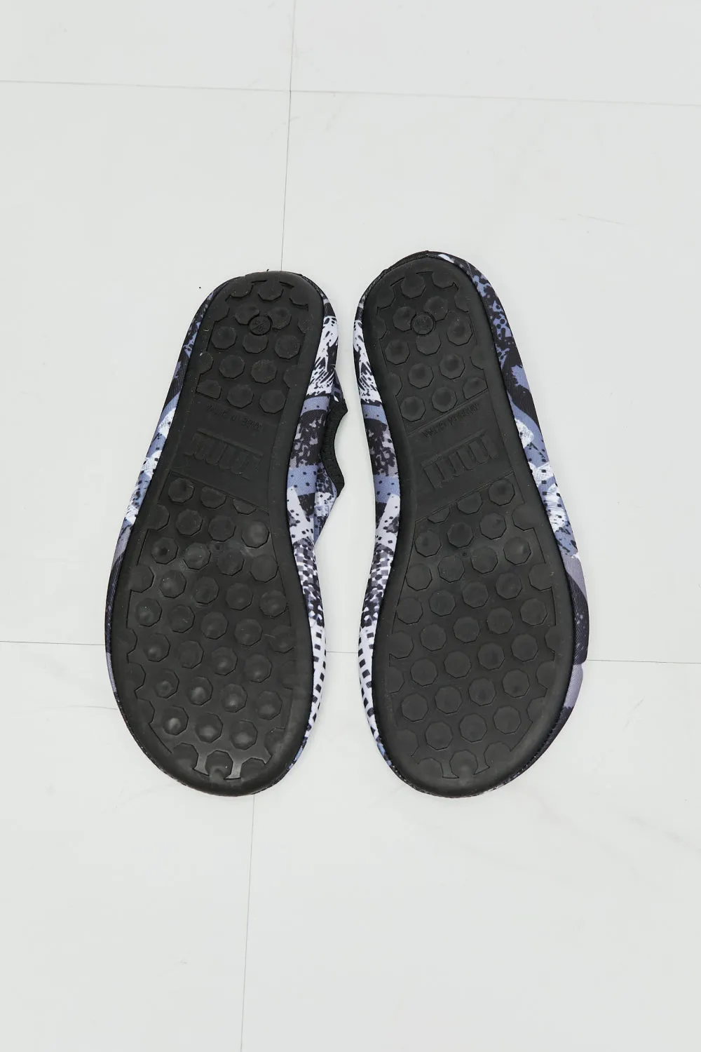 On The Shore Water Shoes in Black Geo