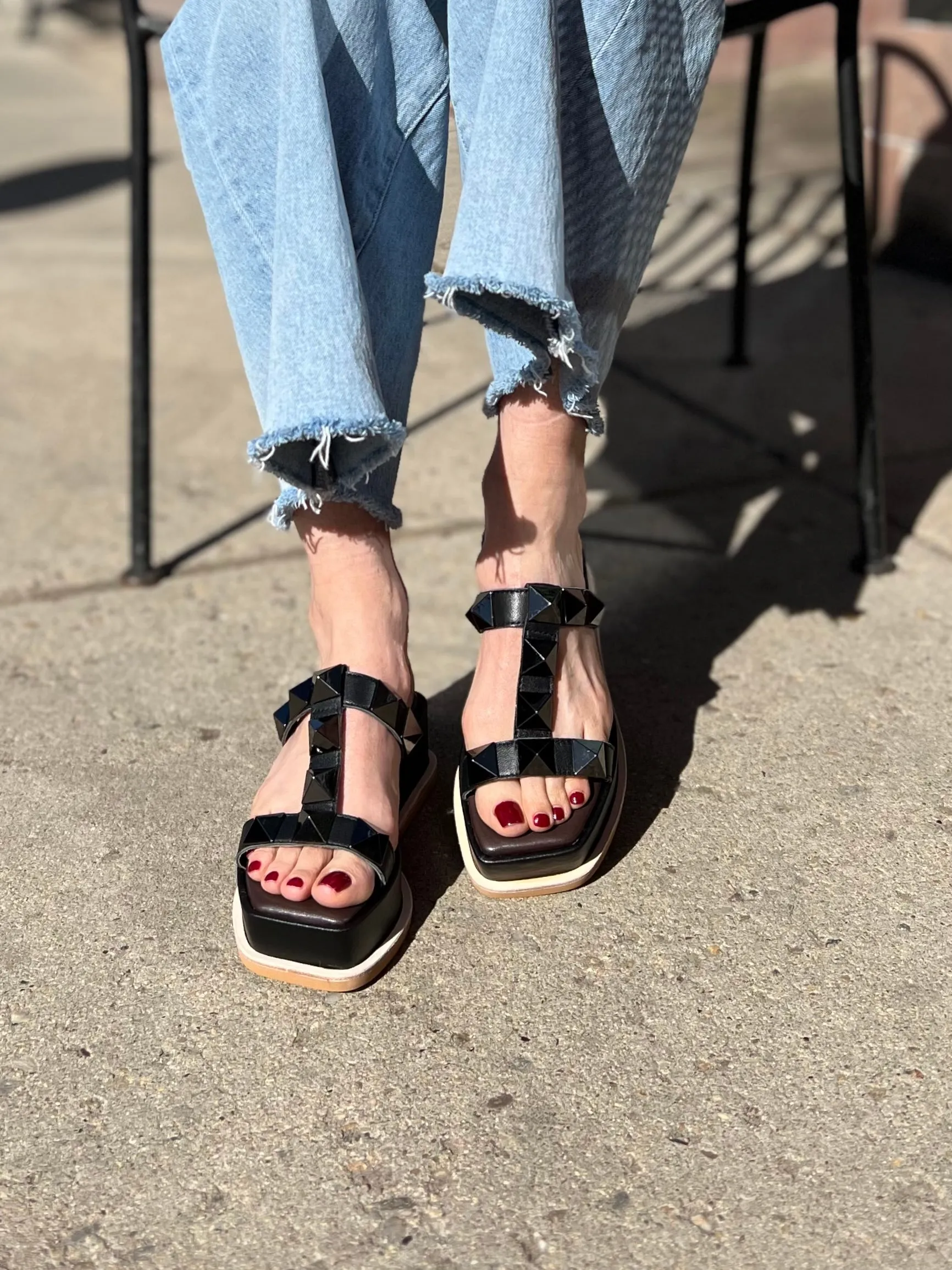 Pyramid T Sandal in Black