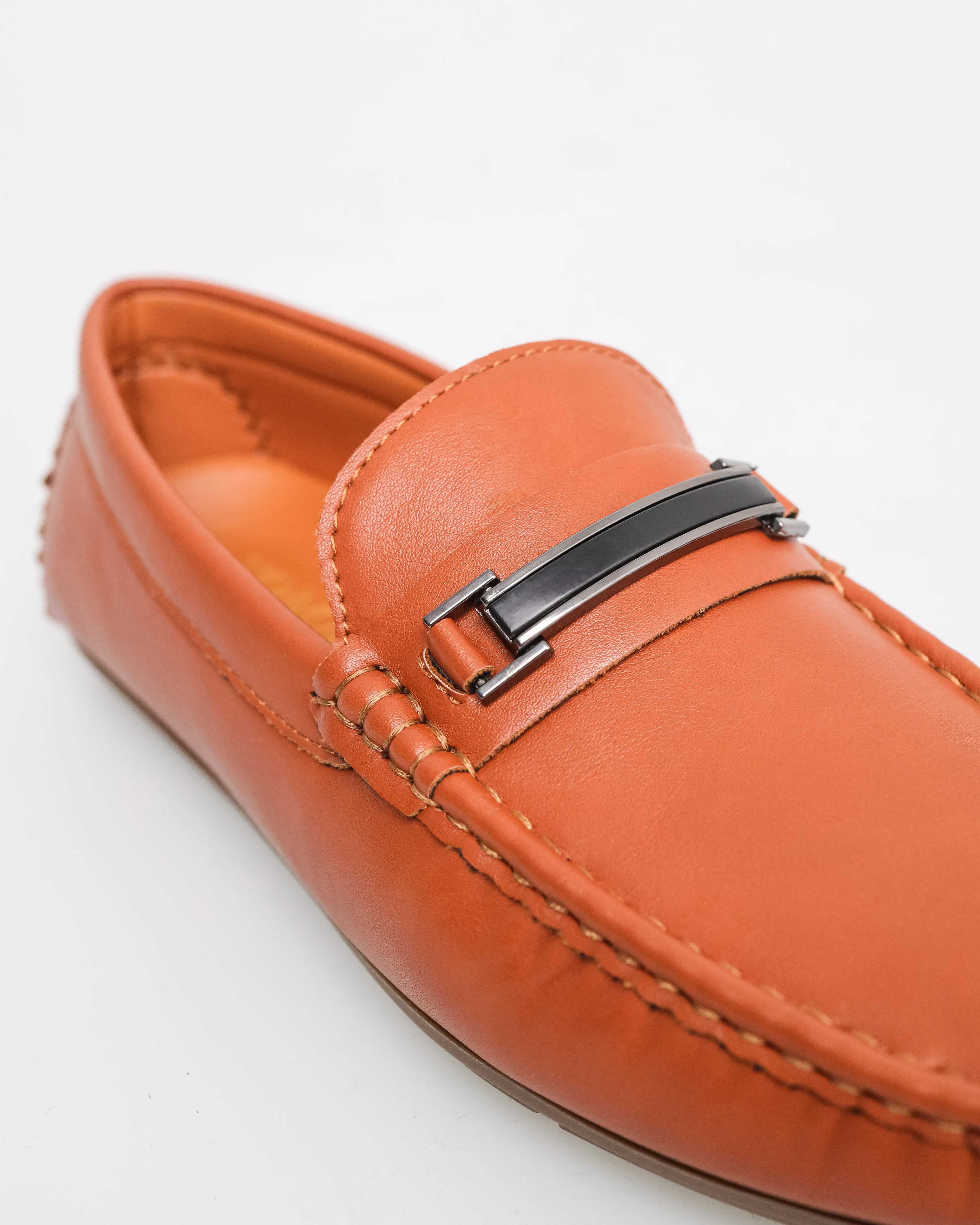 Tomaz C618 Men's Metallic Charm Buckle Moccasins