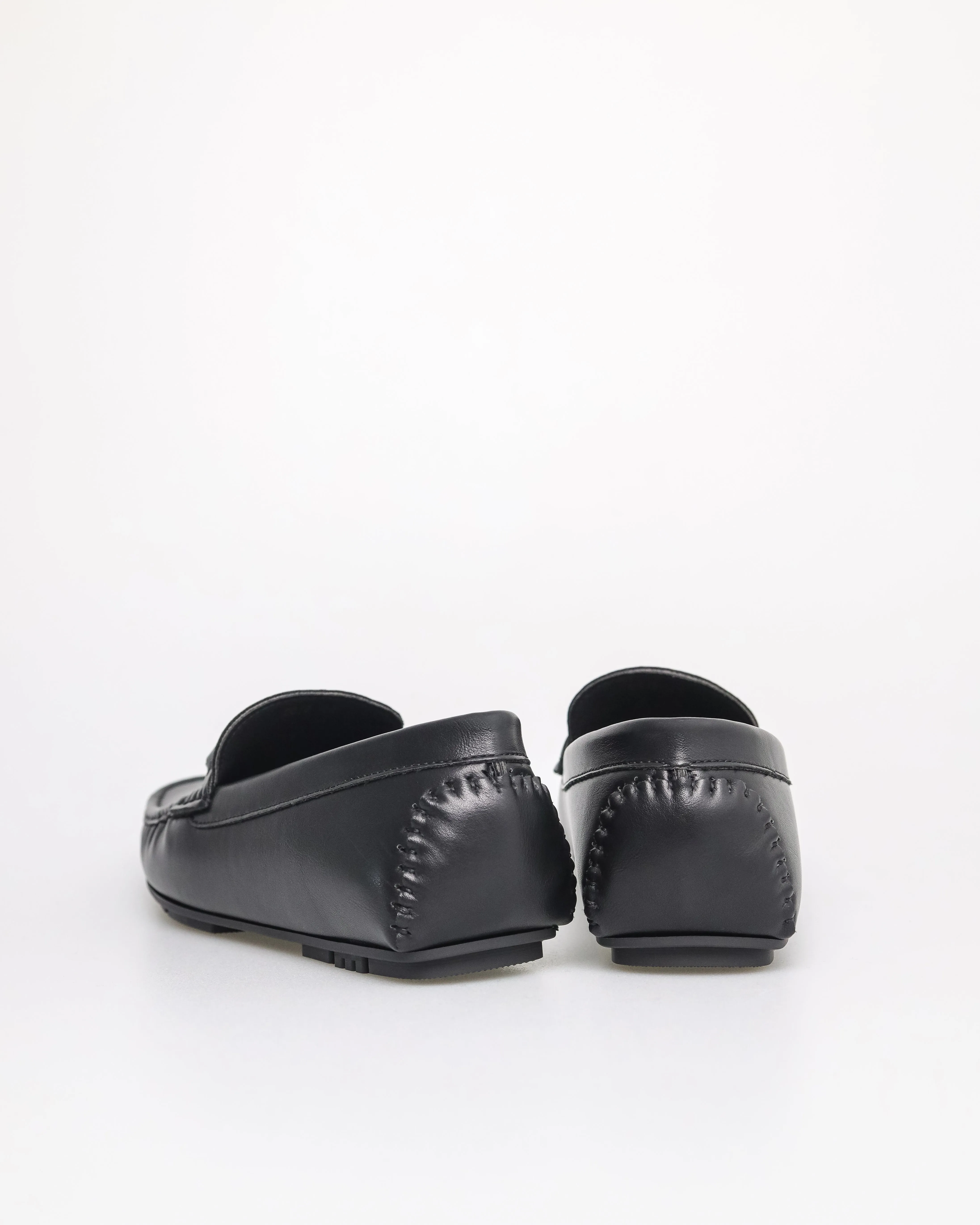 Tomaz C618 Men's Metallic Charm Buckle Moccasins